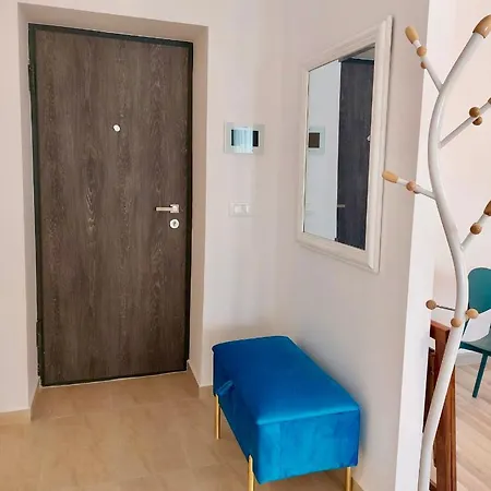 Vibrant “little Jewellery” Flat * بوخارست